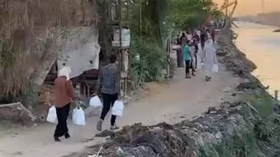 أهالي الخير يوزعون 2000 وجبة إفطار على الأسر المتضررة من انهيار جسر الإسماعيلية| بث مباشر 