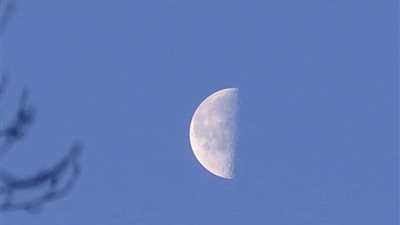 أجمل مشهد.. القمر في التربيع الأخير لشهر رمضان