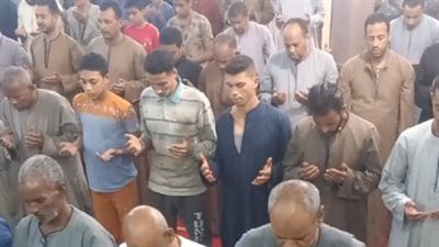 وسط أجواء روحانية.. المصلون يؤدون صلاة التراويح في مسجد بلال بالأقصر | بث مباشر