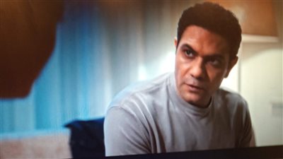 مسلسل بدون سابق إنذار الحلقة السابعة.. آسر ياسين يرفع قضية إنكار نسب للوصول إلى نجله الحقيقي