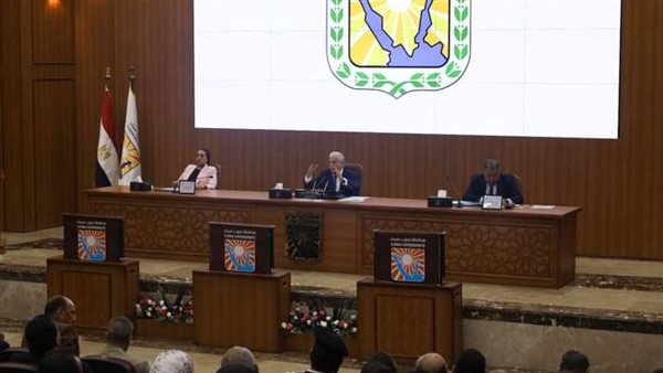 المحافظ يترأس جلسة