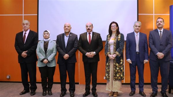 محافظ أسوان