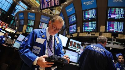 وول ستريت تفتح على انخفاض.. وسط عزوف عن المخاطرة بعد رسوم ترامب الجمركية