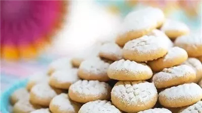 في أول أيام عيد الفطر.. استشاري يحذر من الكحك لمرضى الضغط والسكر والسمنة 