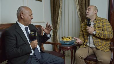 مصطفى بكري: أمي شافت رؤية إن الخضر شالني وباسني وإني محمي ليوم الدين