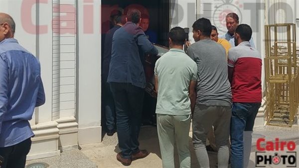 وصول جثمان محمد مدحت