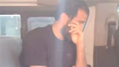 زملاؤه يساندوه.. بكاء اللاعب مروان محسن خلال تشييع جثمان والده بمسجد السيدة نفيسة| بث مباشر