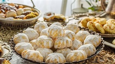 اكتشفي سر الكعك الناعم.. طريقة عمل الكعك بالسمن الساخن ووصفة أخرى مثل الجاهز