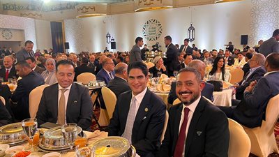 جون طلعت يشارك في إفطار الأسرة المصرية.. ويؤكد: مائدة جامعة للمصريين| صور