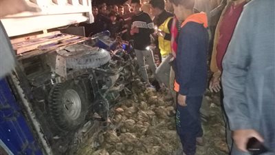 مصرع وإصابة 7 من أسرة واحدة في حادث انقلاب تريلا بالبحيرة