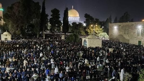 اكتظاظ المسجد الأقصى