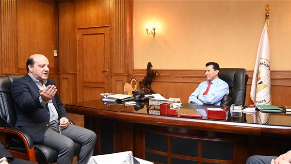 وزير الرياضة يلتقي