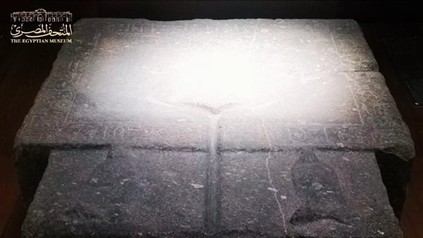 منضدة تقديم القرابين