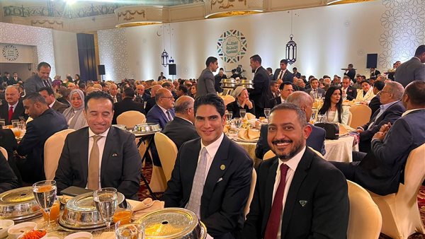 جون طلعت في حفل إفطار