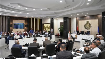 محافظ أسوان: رفع حالة الطوارئ بالمديريات الخدمية وتهيئة الطرق المؤدية لساحات صلاة العيد