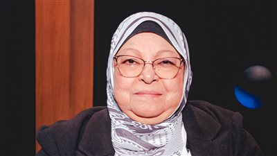 سعاد صالح ترد على إلهام شاهين بسبب انتقادها مخرجًا أدى الصلاة: أتعجب من السخرية على طاعة الله