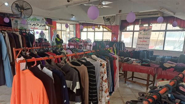 توزيع ملابس جديدة