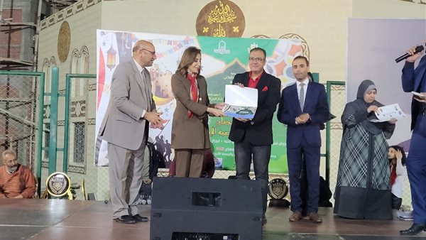 الوزيرة خلال الحفل