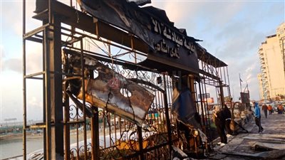 ننشر الصور الأولى لحريق نادي صيادلة الإسكندرية وكافيتريات مجاورة له