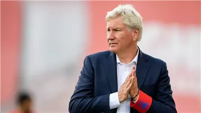 أول تعليق من مدرب الكاميرون الجديد على الخلاف بين وزارة الرياضة وإيتو