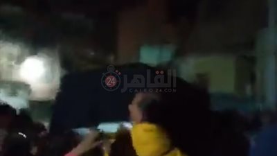 البلد كله حزينة.. تشييع جنازه 4 شباب بينهم ثلاث أشقاء سقطوا في بئر صرف صحي بالفيوم