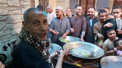 فطارك النهاردة ببلاش.. أقصري يوزع 1500 ساندوتش مجانا احتفالًا بعيد الفطر | صور