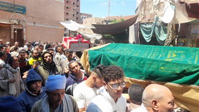 4 من أسرة واحدة.. جنازة مهيبة لضحايا سقوط ميكروباص من أعلى معدية نيلية ببني سويف | فيديو