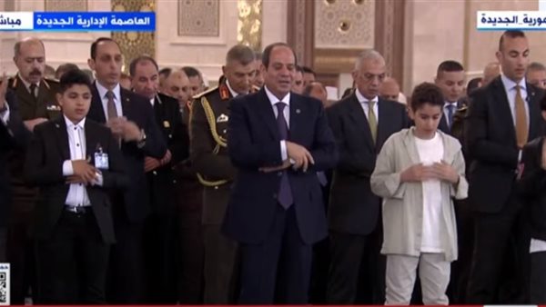 السيسي خلال صلاة