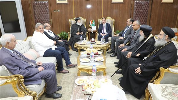 وفد الكنائس يقدم