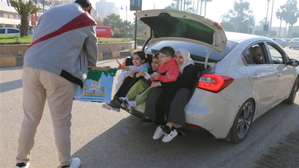 توزيع هدايا الرئيس