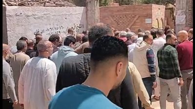 تشييع جثمان شقيقين توفي أحدهما بسبب وعكة صحية والأخر حزنًا عليه بكفر الشيخ | بث مباشر 