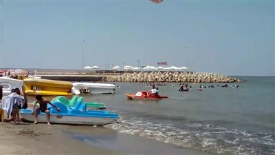 إنقاذ 13 شخصا من الغرق وتسليم 21 صغيرا لذويهم على شاطئ رأس البر في ثاني أيام عيد الفطر | بث مباشر