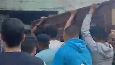 كانوا بيحتفلوا بالعيد.. تشييع جثامين 4 أصدقاء لقوا مصرعهم في حادث بطريق العين السخنة | بث مباشر