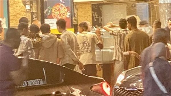 زحام على محلات البيتزا