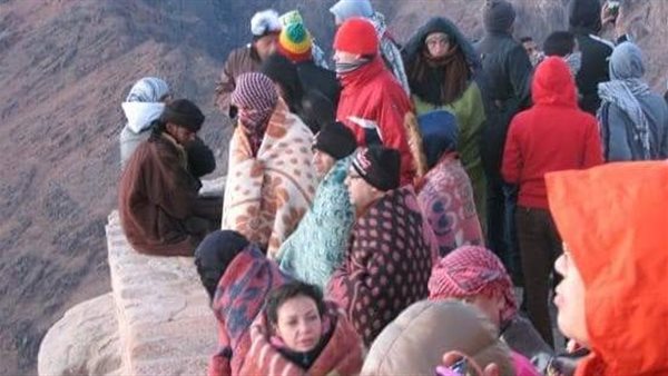 اقبال من الزائرين