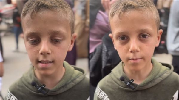 صغير يبدل كلمات أغنية