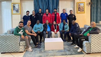 رئيسة الاتحاد الجزائري لكرة اليد تزور بعثة الأهلي