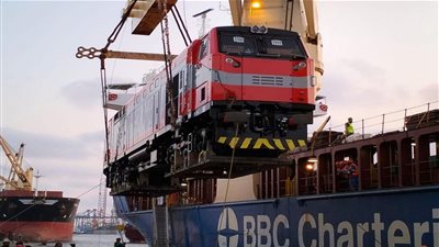 الدفعة الأخيرة.. مصر تستقبل 20 جرارا للقطارات من أمريكا