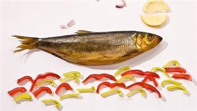 من غير زفارة.. طريقة عمل الرنجة المدخنة للشيف نونا وسلطات صحية بالطحينة 