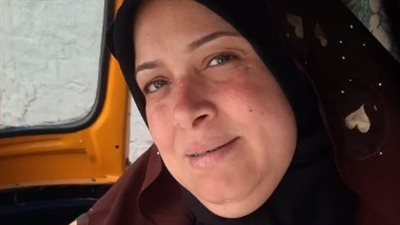 جوزي طلقني وأهلي اتخلوا عني.. أول سائقة توك توك بالمنيا: تحديت العادات عشان أصرف على عيالي | بث مباشر