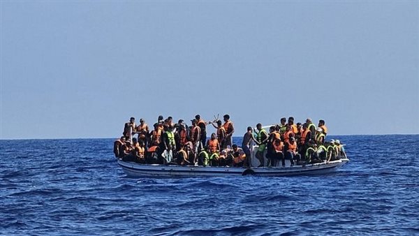 قارب مهاجرون