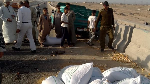 انقلاب سيارة محملة