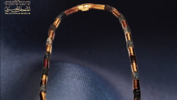 قلادة من الذهب تعود