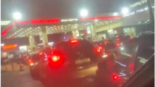 الزحام في محطات الوقود