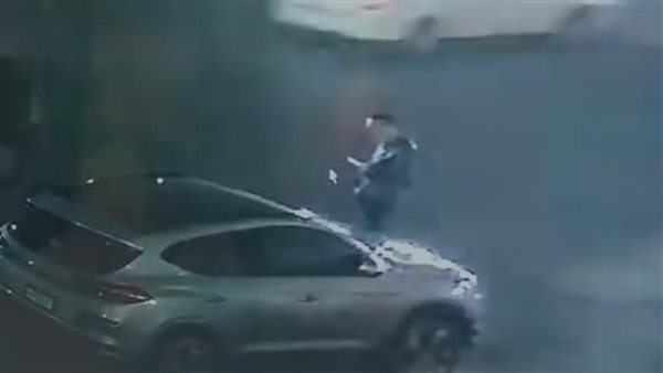 لحظة سرقة هاتف مواطن