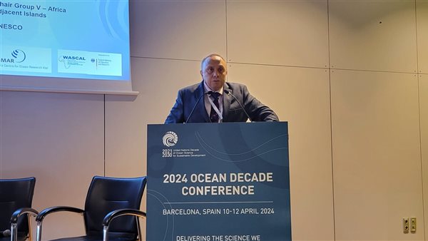  الدكتور عمرو حمودة