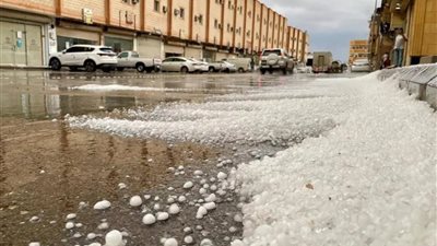 الأرصاد تطلق إنذارا أحمر في عدد من مناطق السعودية