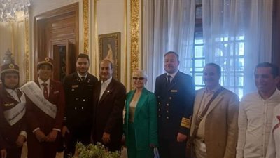 وصلوا على متن الباخرة استوريا.. جولة لأكثر من 1000 سائح من جنسيات مختلفة بكوم الدكة واستاد الإسكندرية