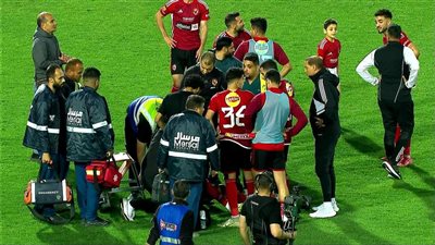 سقوط محمود عبد المنعم كهربا بعد نهاية مباراة الأهلي والزمالك
