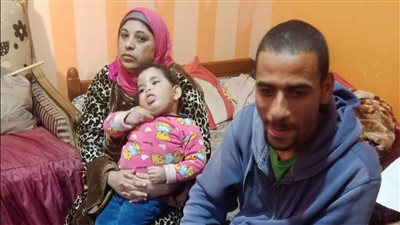 صغيرة مصابة بضمور في المخ بالإسكندرية.. ووالدها: نفسي تتعالج وحالتي على القد| فيديو